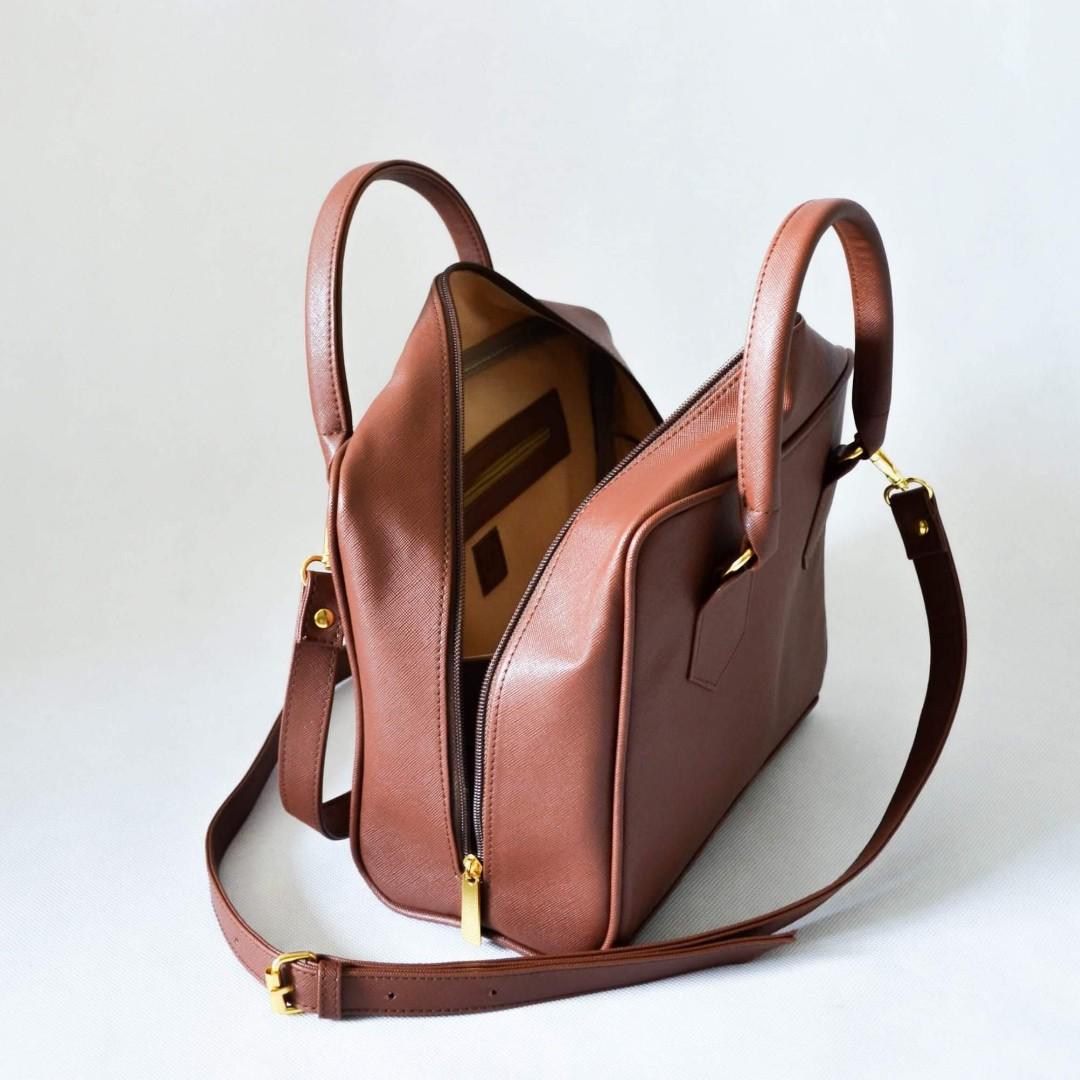 Eazy Peazy Box Bag, Women's Fashion, Bags & Wallets, Crossbody Bags on