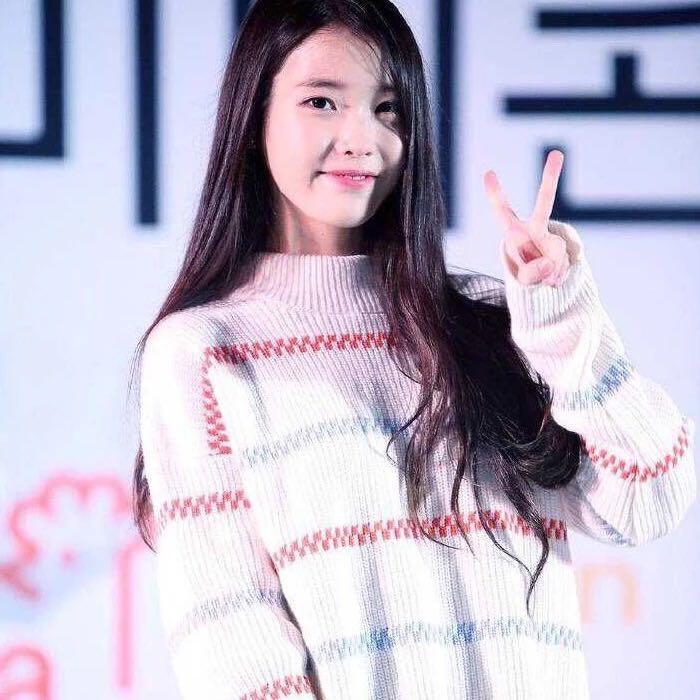 IU sweater
