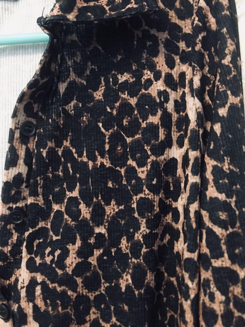 Leopard Blouse (Category: Blouses) located in Seberang Jaya. Submitted by prelovedbyfeshkiem (Listing ID 258088484, Image 2). Description: Condition like a new one.. 💕 Need to clear my Wardrop 😅First come first serve ❤️ .