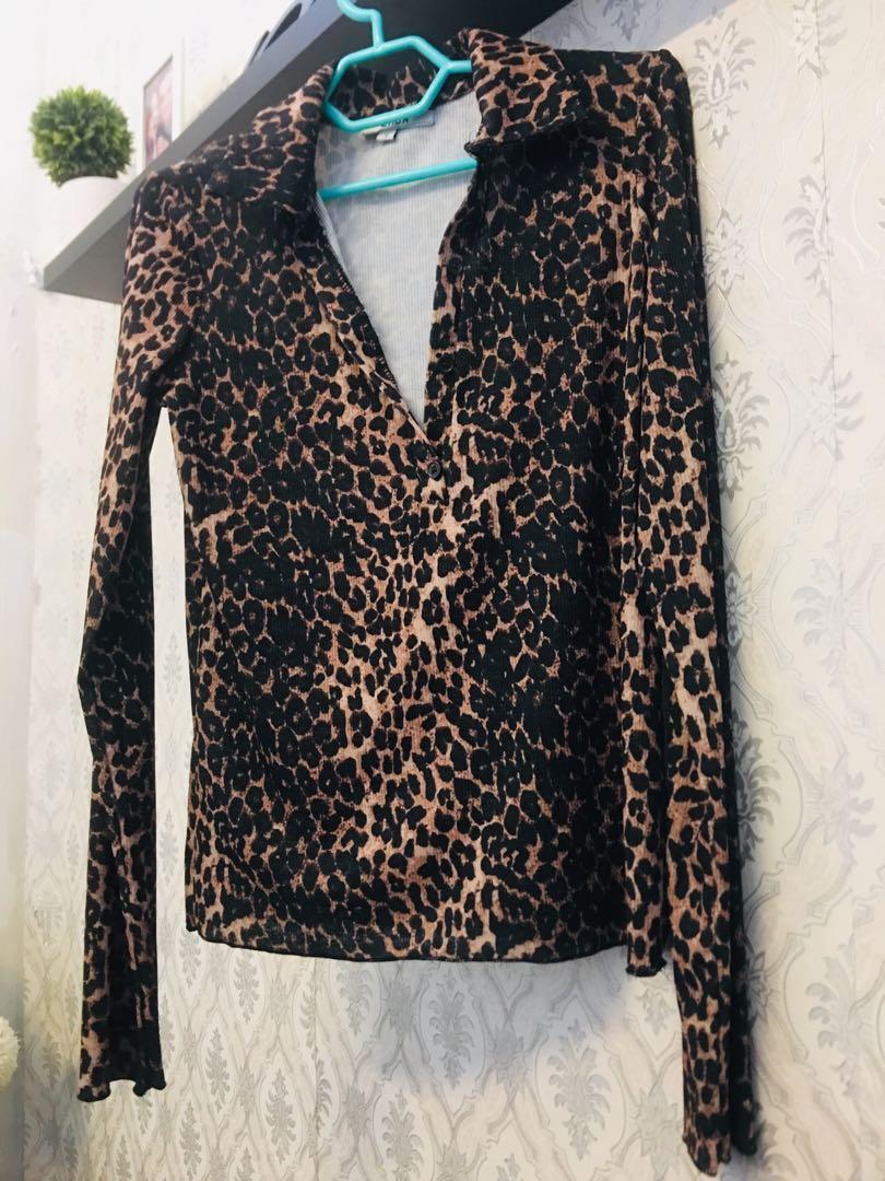 Leopard Blouse (Category: Blouses) located in Seberang Jaya. Submitted by prelovedbyfeshkiem (Listing ID 258088484, Image 1). Description: Condition like a new one.. 💕 Need to clear my Wardrop 😅First come first serve ❤️ .