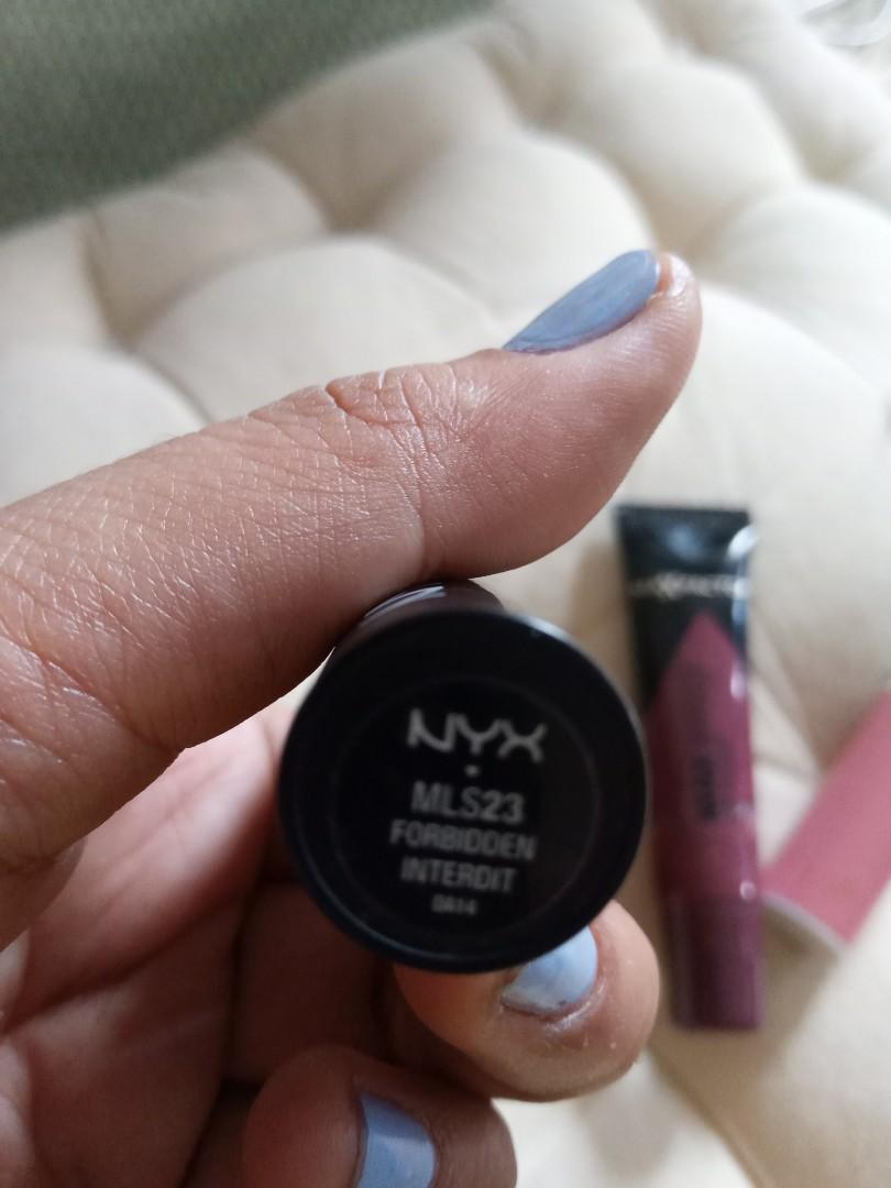 MAKE UP BUNDLES (Category: Makeup) located in Caloocan City. Submitted by lovemiyaki (Listing ID 258085998, Image 3). Description: .