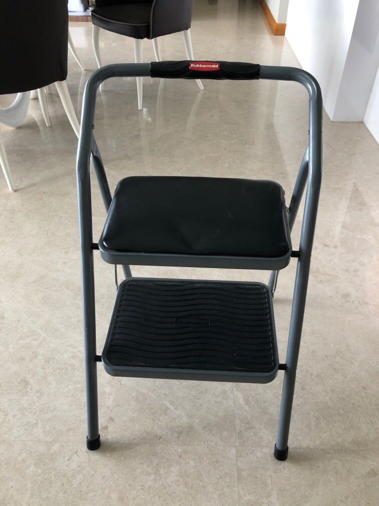 rubbermaid folding chairs