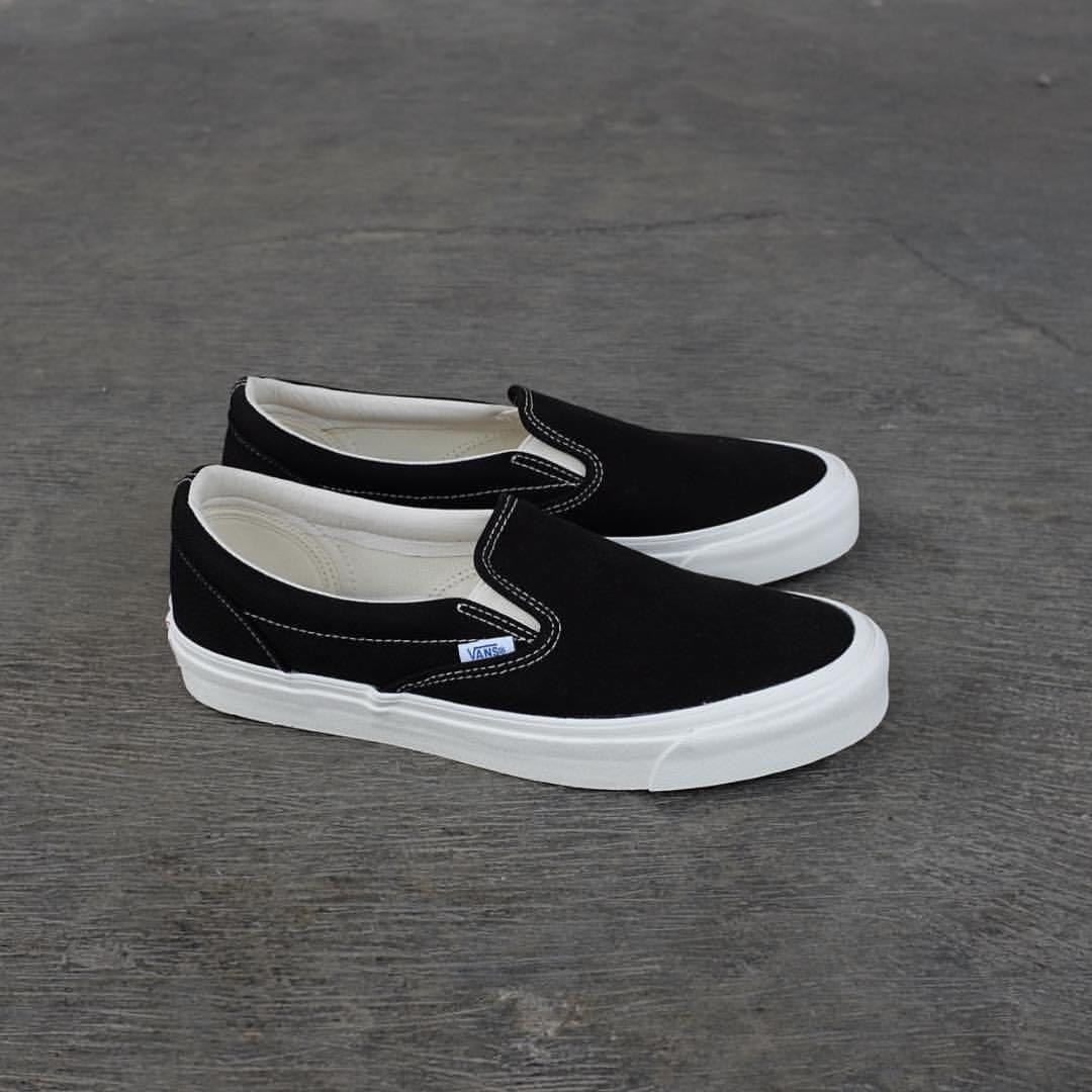 vans slip on og black white
