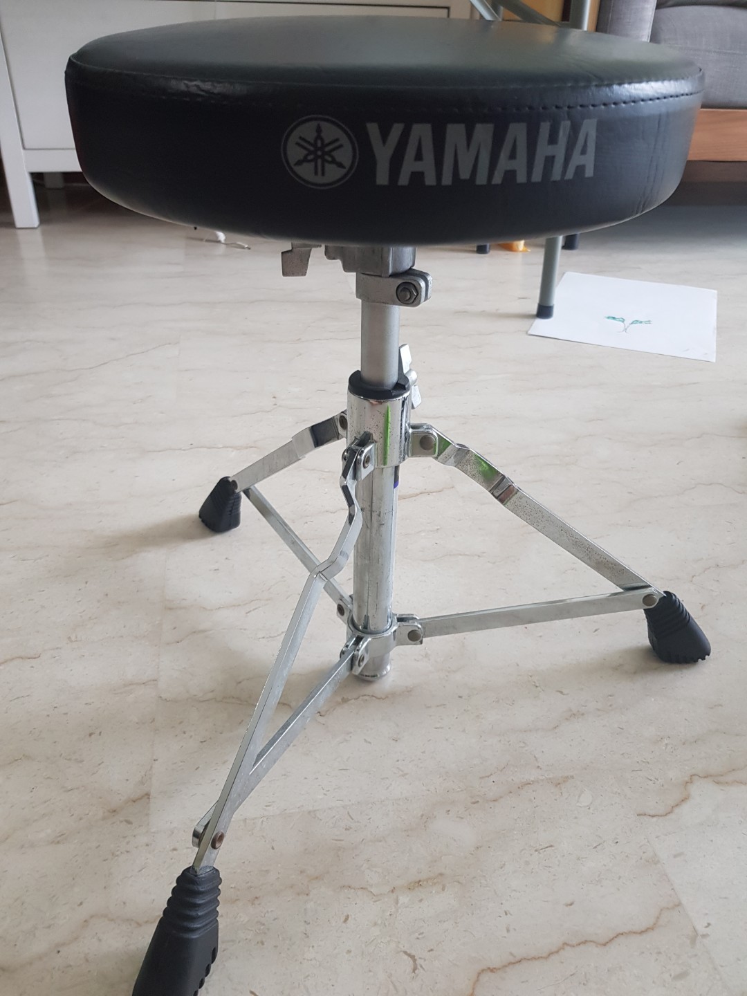 Yamaha drum throne, Hobbies & Toys, Music & Media, Music Accessories on