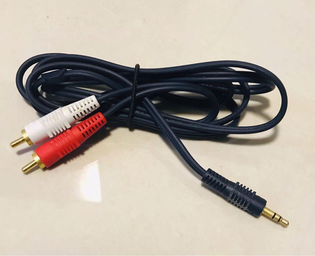 Audio cable (Category: Cables & Adaptors) located in Singapore. Submitted by snowy_y (Listing ID 258380437, Image 1). Description: Make to dual RCA male.