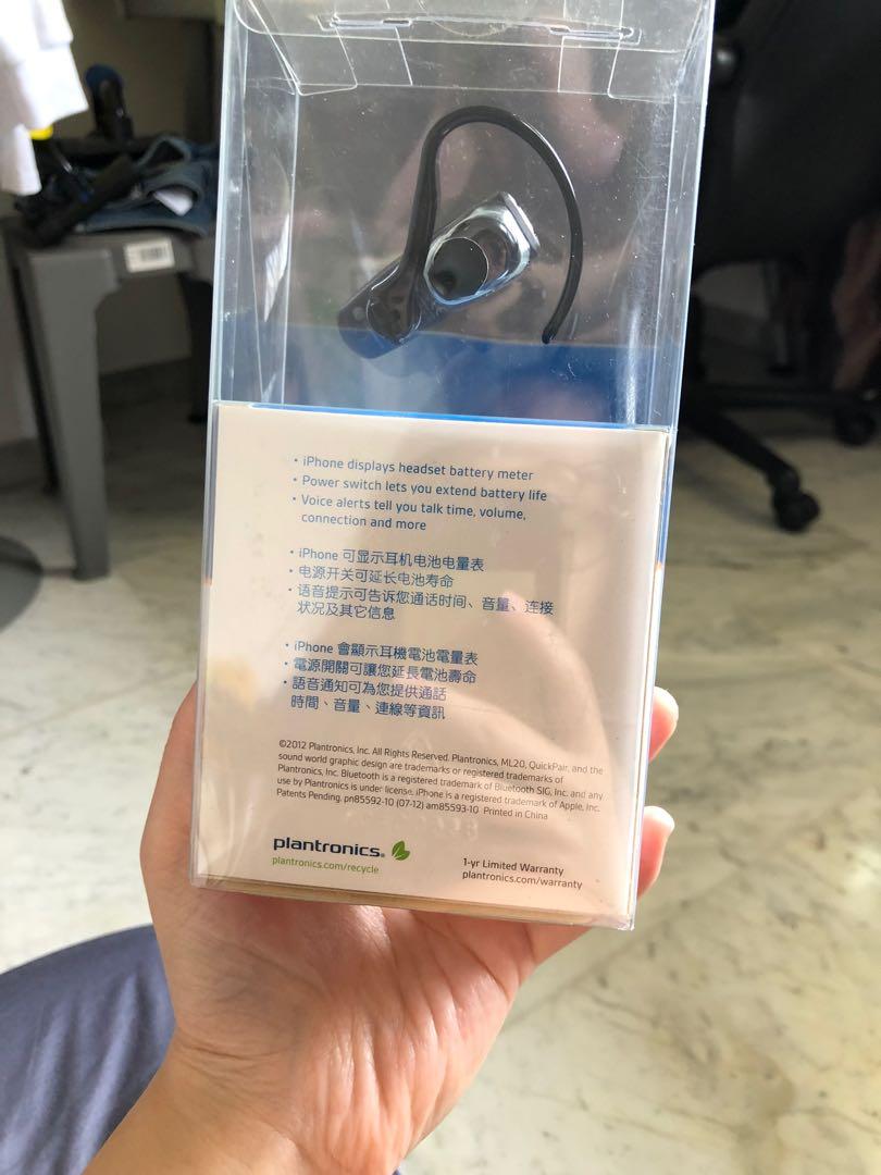 Bluetooth Headset (Category: Headphones & Headsets) located in Singapore. Submitted by raeeee_ (Listing ID 258306650, Image 2). Description: .