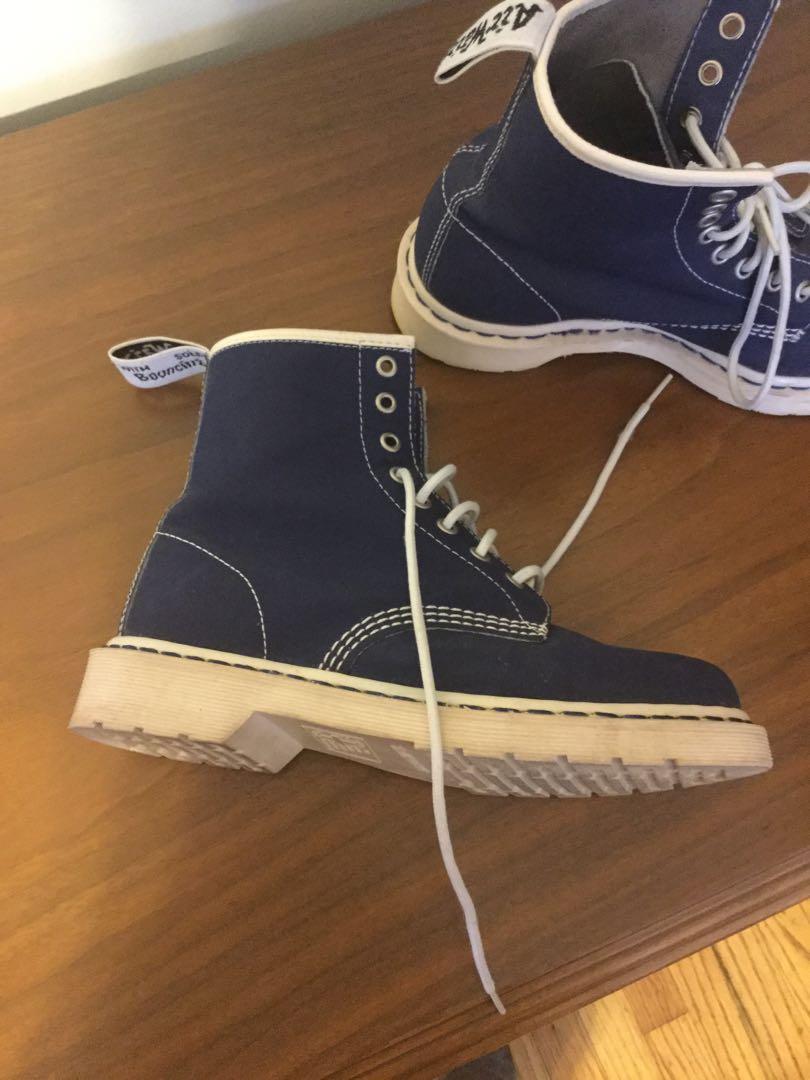 Dr Martens (Category: Shoes) located in Cote-Saint-Luc. Submitted by radka1 (Listing ID 258370423, Image 3). Description: Like new used 2 times.