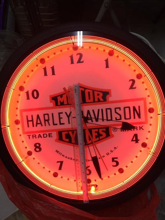 HarleyDavidson® Nostalgic Bar & Shield Neon Clock ( Limited Edition ), Hobbies & Toys
