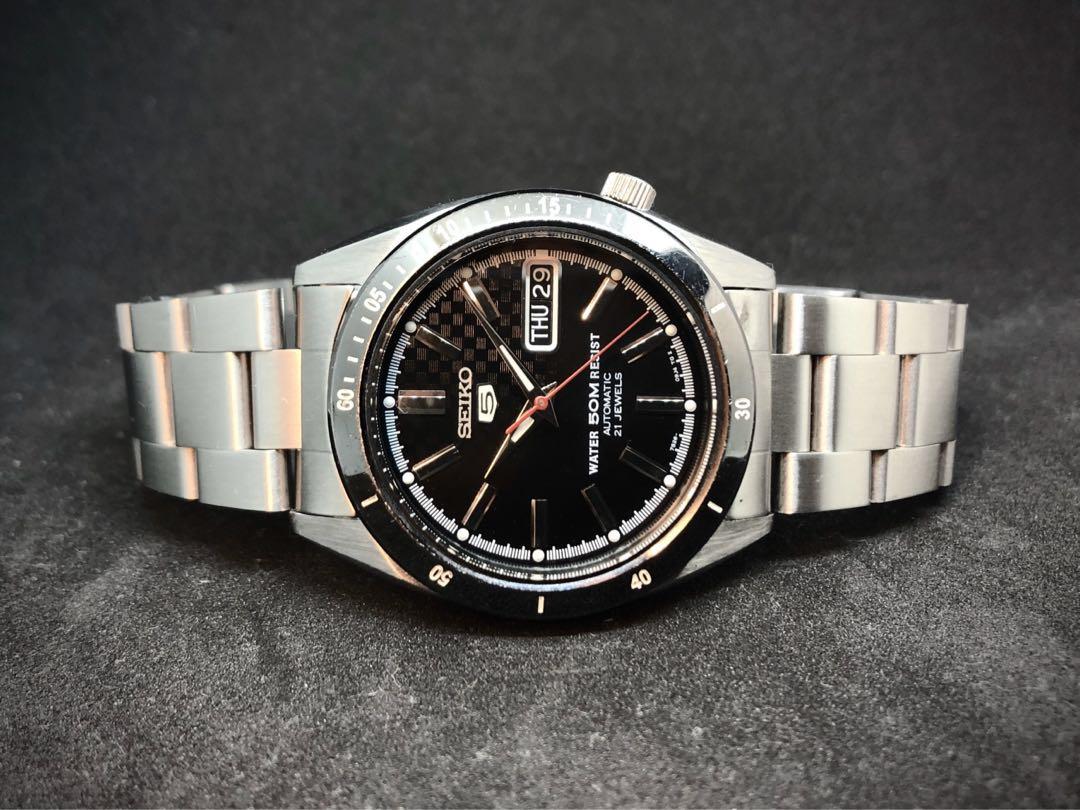 Seiko 5 Carbon Fiber dial, Men's Fashion, Watches & Accessories, Watches on  Carousell