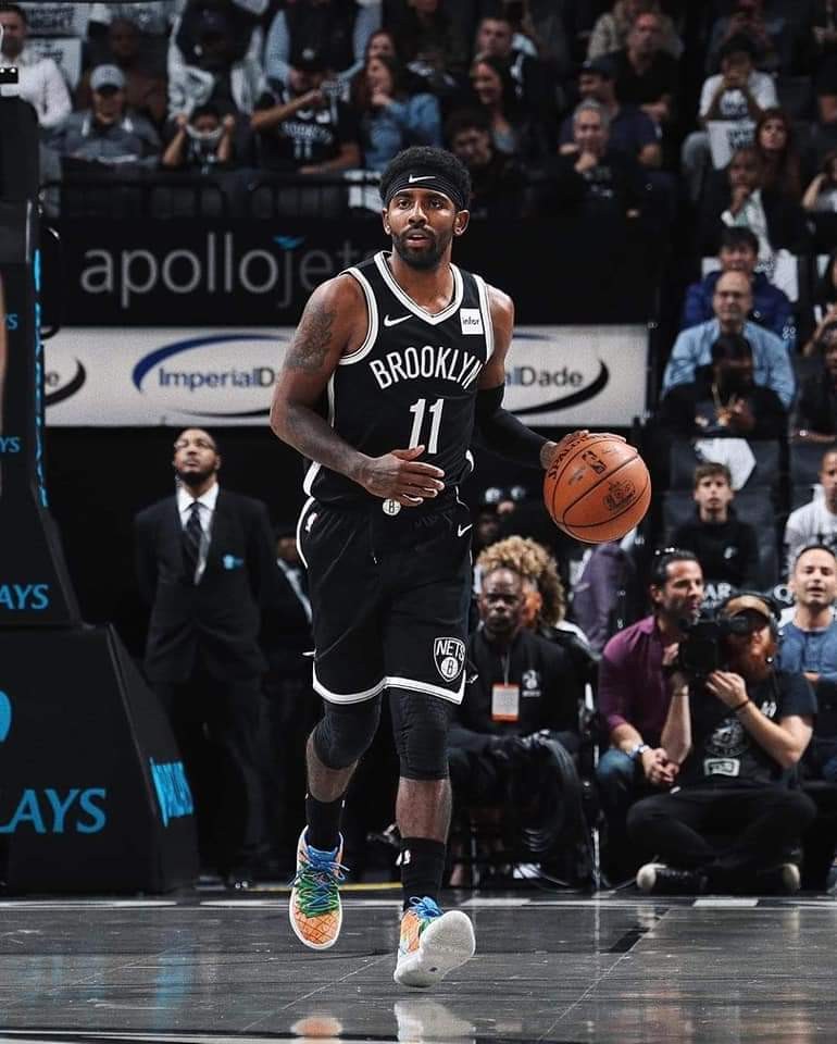 pineapple house kyrie 5
