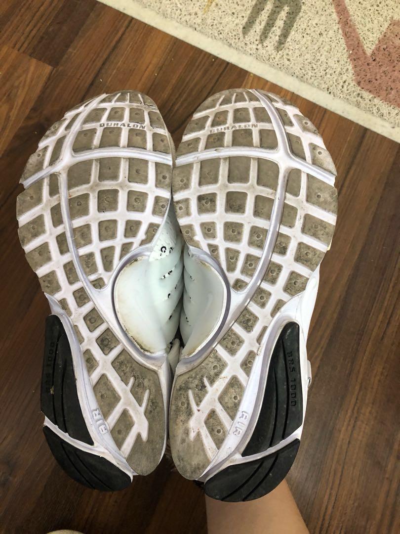 Off white （分類：拖鞋）位於 Hong Kong。 由 janehaha10 提交（商品編號 242373322，圖片 2）。簡介： 6500買 2000放鞋上有少少污跡 。
