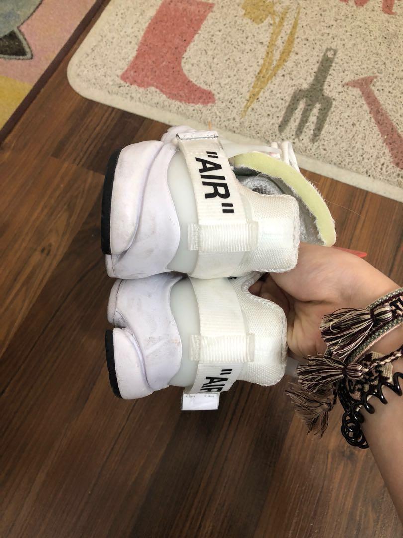 Off white （分類：拖鞋）位於 Hong Kong。 由 janehaha10 提交（商品編號 242373322，圖片 3）。簡介： 6500買 2000放鞋上有少少污跡 。