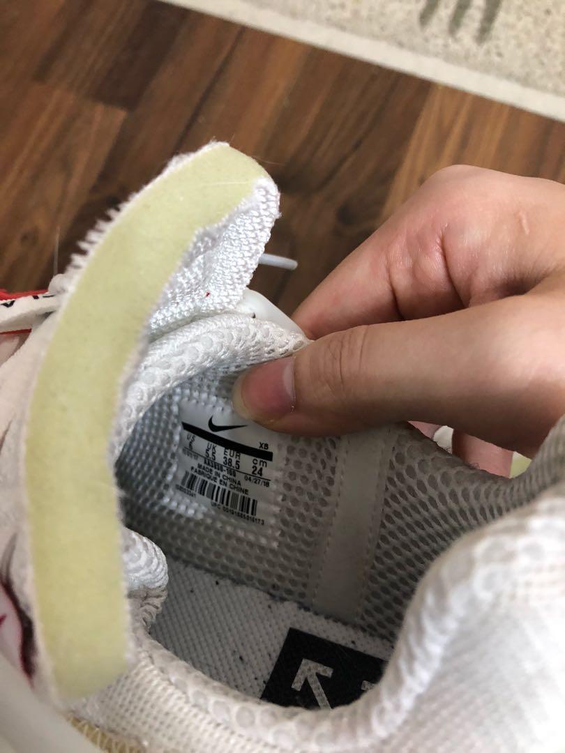 Off white （分類：拖鞋）位於 Hong Kong。 由 janehaha10 提交（商品編號 242373322，圖片 5）。簡介： 6500買 2000放鞋上有少少污跡 。