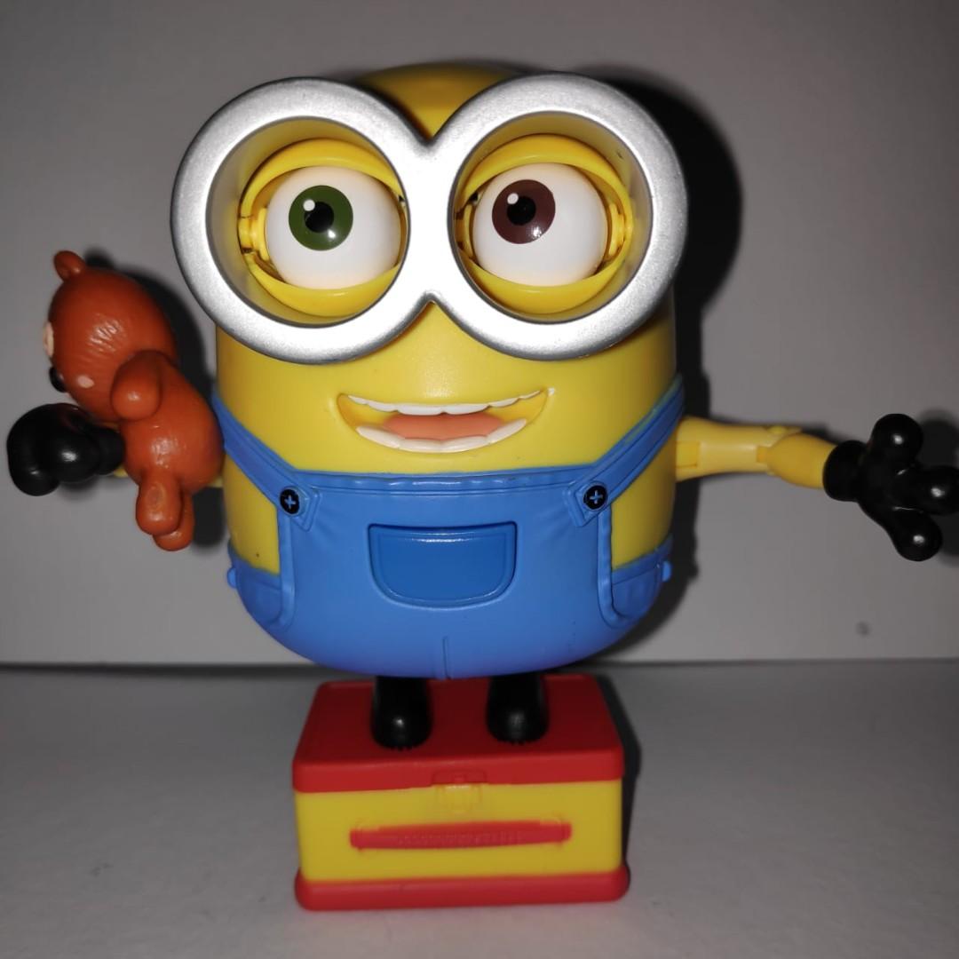Thinkway Toys Minions Deluxe Action Figure Bob With Teddy Bear