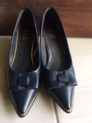 Sepatu hells navy