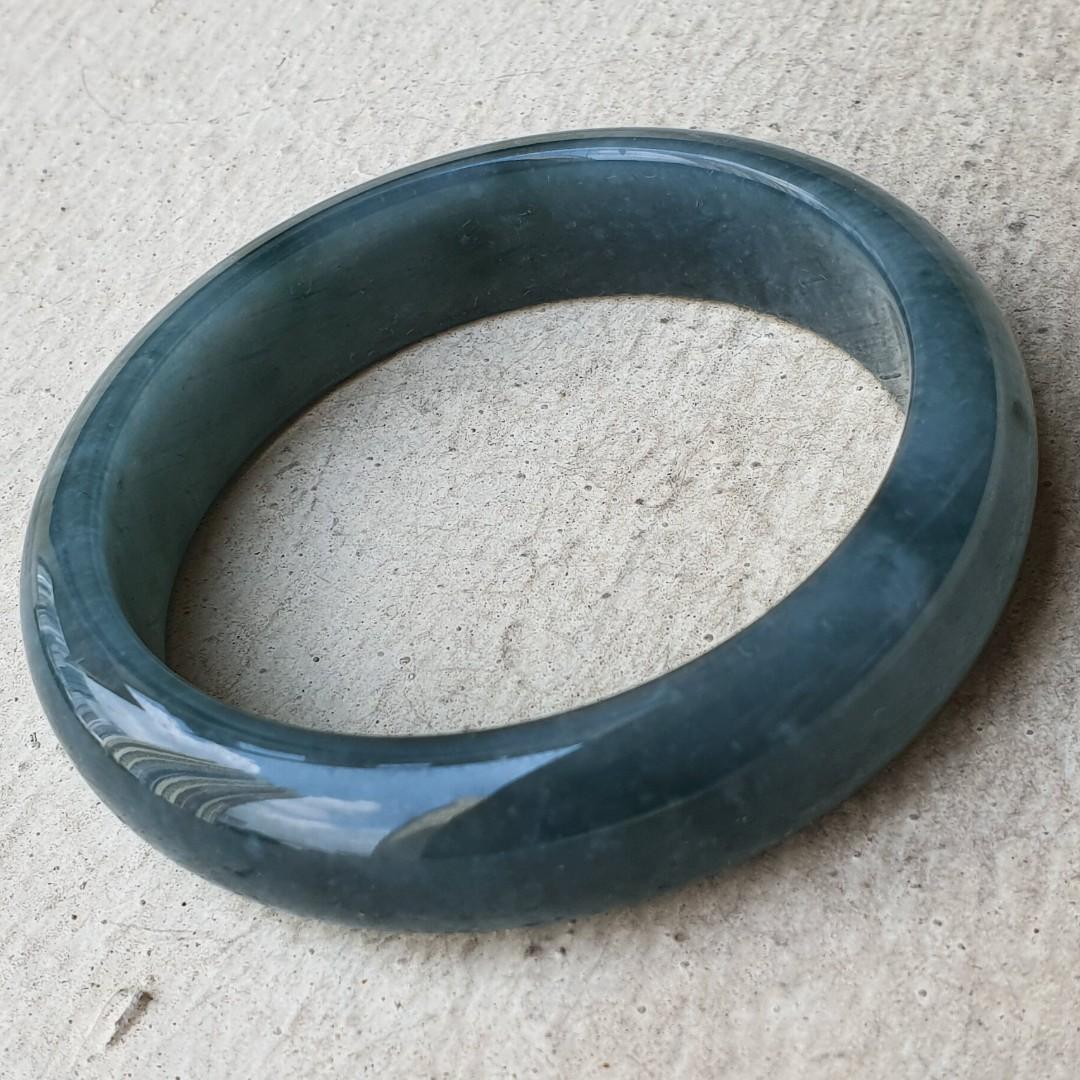 Water jade store bangle
