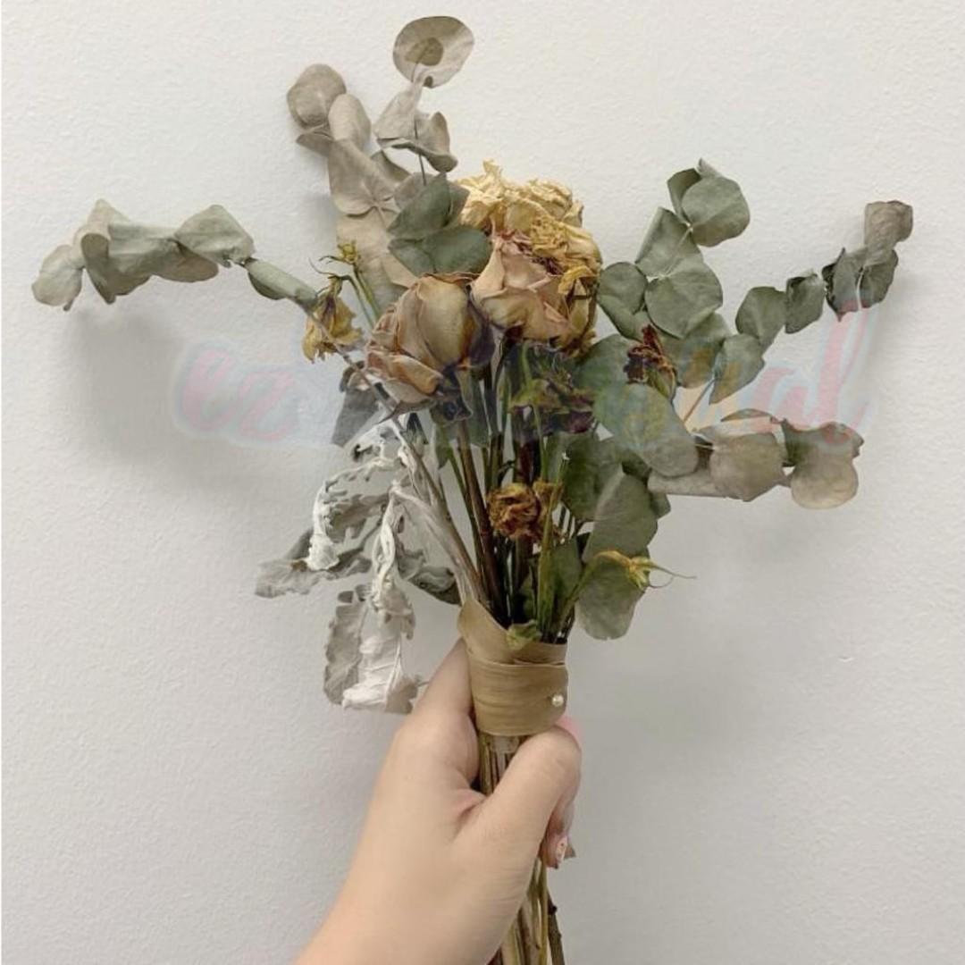 Dried Flowers Bouquet Silver Dollar Eucalyptus Dusty Miller Roses Eustoma Design Craft Others On Carousell
