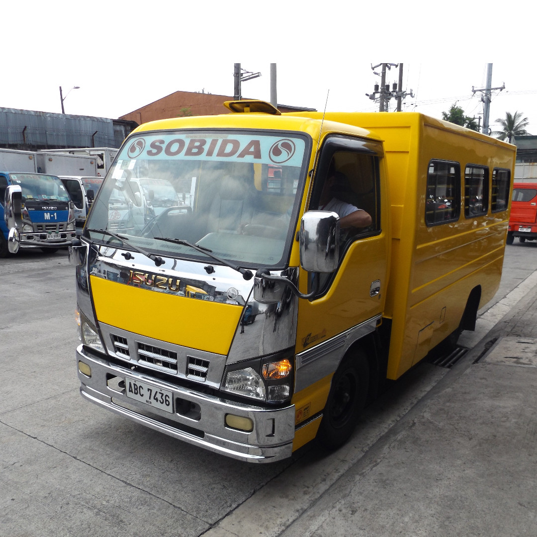 Isuzu Sobida 4 wheel truck NKR school service