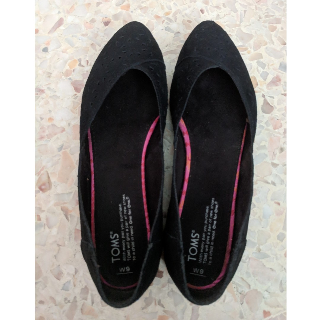 Toms perforated cheap jutti flats