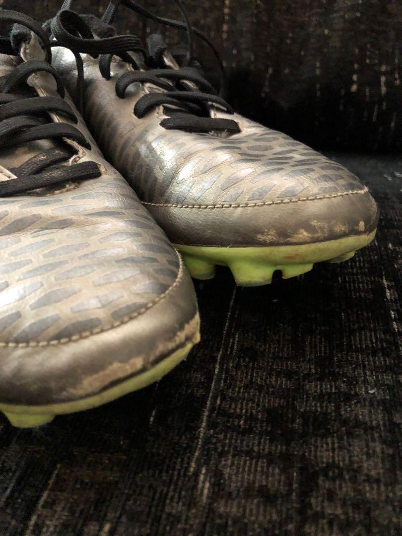 Magista kids top football boots