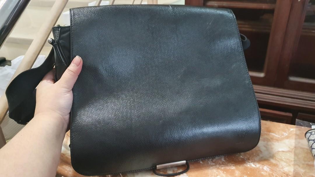 Louis Vuitton Alexei Messenger Bag Taiga Leather Black Crossbody Shoulder  Men’s