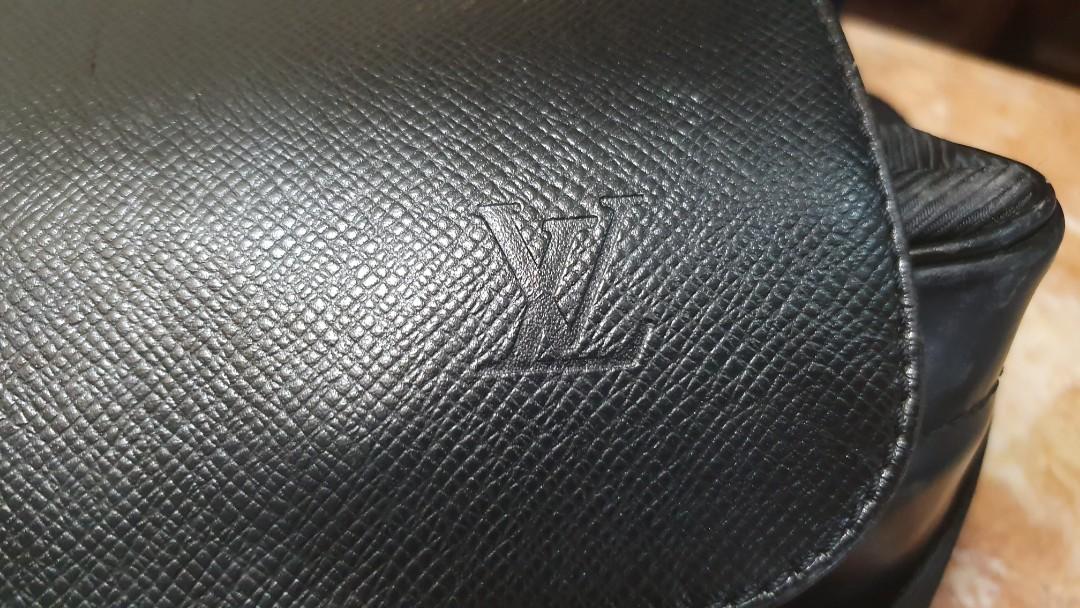 Louis Vuitton Viktor Handbag 297325