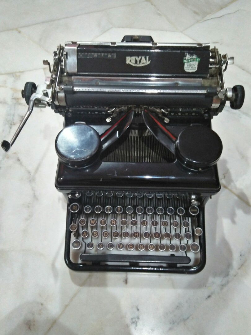 Royal KHM 1937 Antique Typewriter (82 years old), Furniture ...