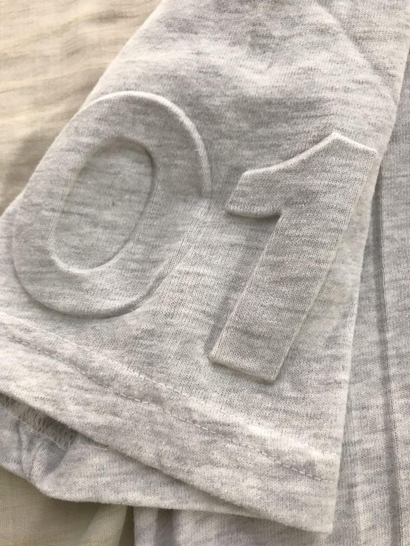 Superdry Tee (Category: Tshirts & Polo Shirts) located in Singapore. Submitted by hypelab (Listing ID 258671521, Image 3). Description: Brand new Superdry tshirt/tee Condition: 10/10 Embroidered logo and soft marble design which is a super cute colour Fits true to size .