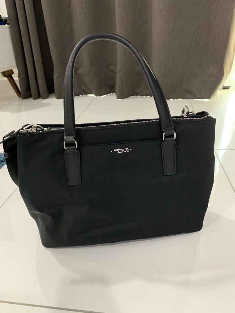 Tumi Business Tote 2024 favors