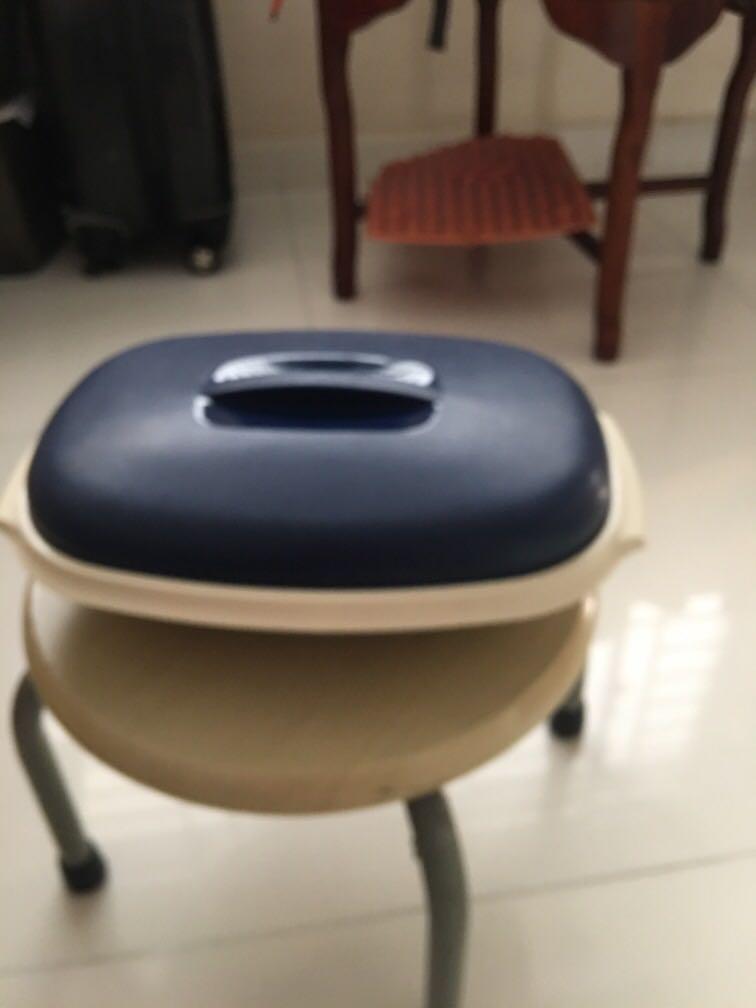 Tupperware (Category: Food Organisation & Storage) located in Singapore. Submitted by scgan (Listing ID 258658291, Image 3). Description: Used Tupperware serving dish. .