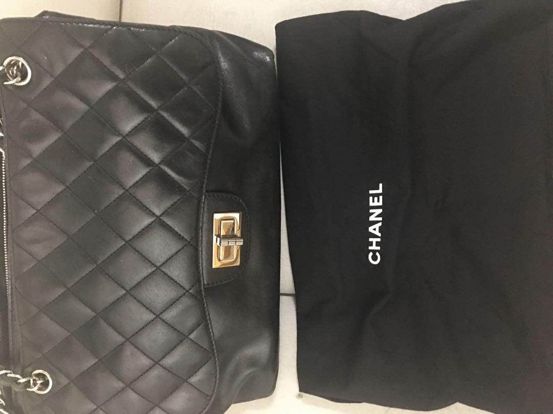 Authentic Chanel Bag (worn with noticeable scratches), Women's Fashion