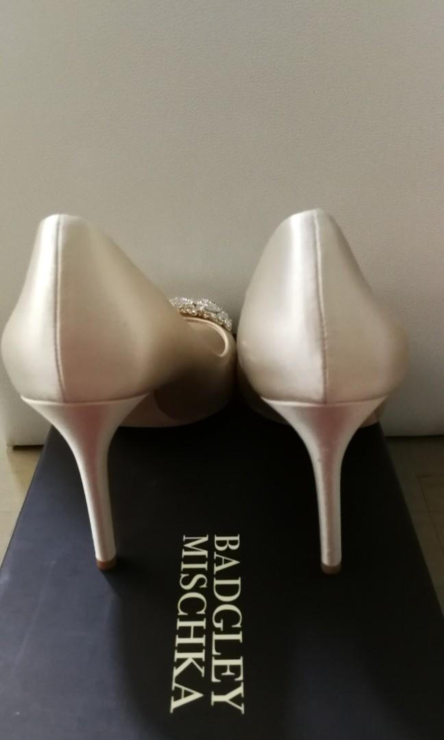 Badgley Mischka Women s Paloma Pump Bridal Heels Women s Fashion Footwear Heels on Carousell