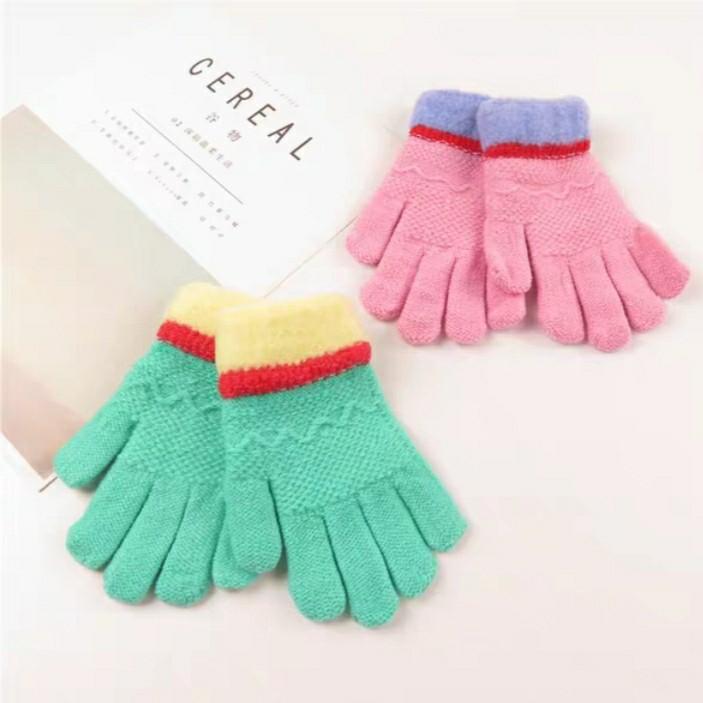 BN Winter Gloves *pink and red only* (Category: Travel Essentials & Accessories) located in Singapore. Submitted by leng8021 (Listing ID 258763944, Image 3). Description: Total no of winter gloves sold in 2017:- 117 pairs; in 2018:- 108 pairs; in 2019:- 94 pairs Brand new $4 for one pair $7 for 2 pairs Size: suitable for 3 to 7 yrs old Design as per pic NOT touch screen Suitable for winter holiday Material - knitted cotton I sell winter pants, gl