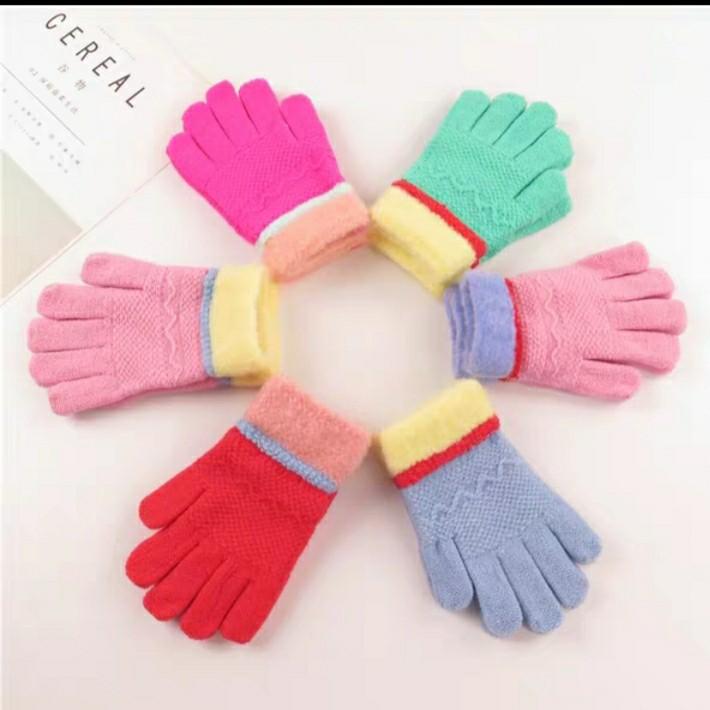 BN Winter Gloves *pink and red only* (Category: Travel Essentials & Accessories) located in Singapore. Submitted by leng8021 (Listing ID 258763944, Image 1). Description: Total no of winter gloves sold in 2017:- 117 pairs; in 2018:- 108 pairs; in 2019:- 94 pairs Brand new $4 for one pair $7 for 2 pairs Size: suitable for 3 to 7 yrs old Design as per pic NOT touch screen Suitable for winter holiday Material - knitted cotton I sell winter pants, gl