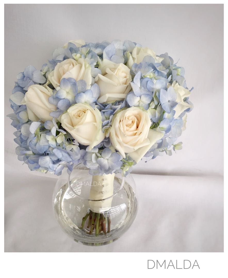 cream bridesmaid bouquet