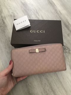 (Category: ) located in . Submitted by chic.couture (Listing ID 258800883, Image 1). Description: .