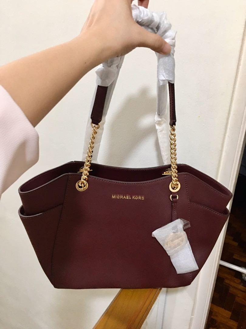 MICHAEL KORS JET SET TRAVEL LARGE SAFFIANO LEATHER SHOULDER BAG CHAIN TOTE  (MERLIOT), Luxury, Bags & Wallets on Carousell