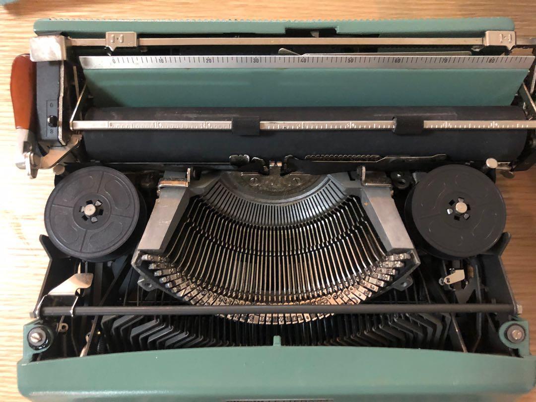 Olivetti Lettera 32, Hobbies & Toys, Memorabilia ...