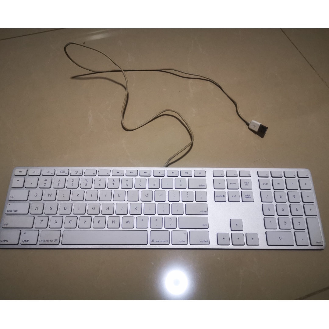 Used Apple Keyboard with Numeric Keypad (A1243), Computers & Tech