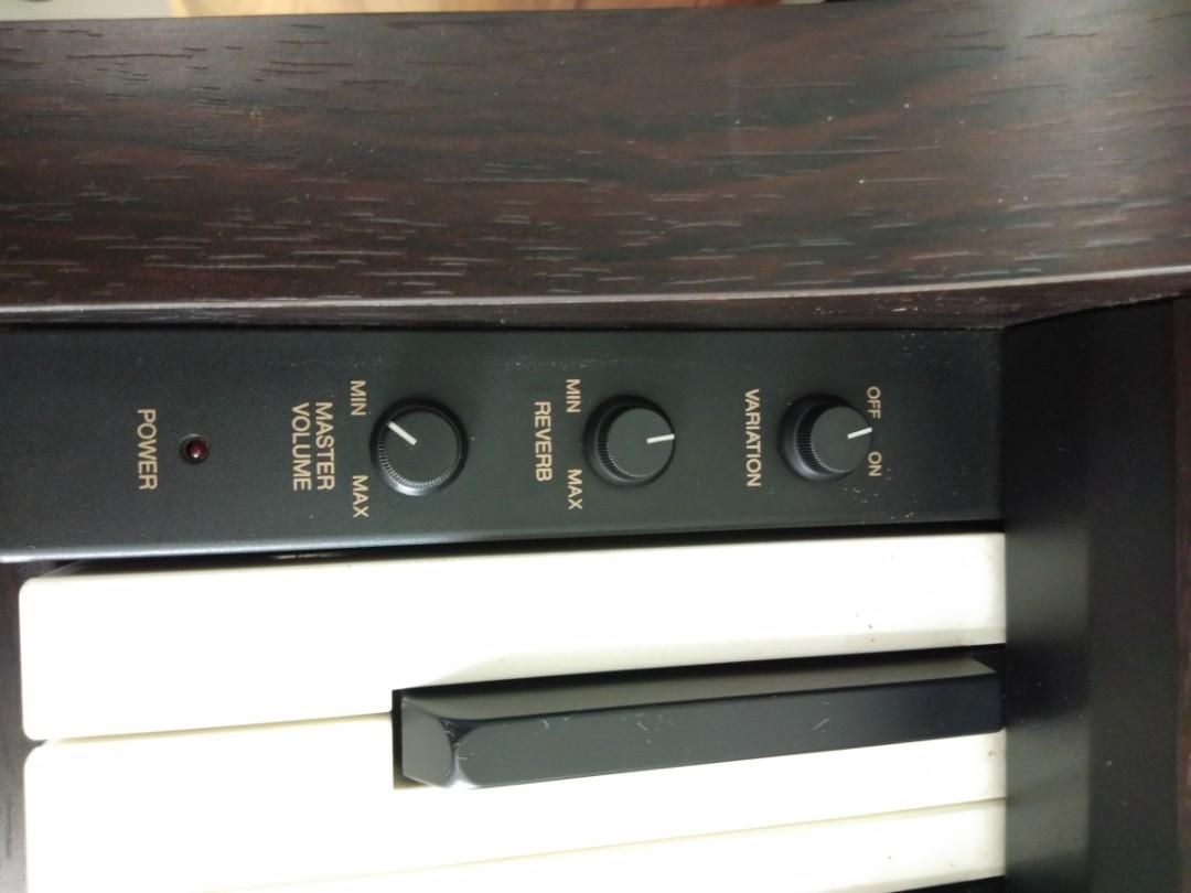 Yamaha clavinova CLP 810S with ori cover and chair