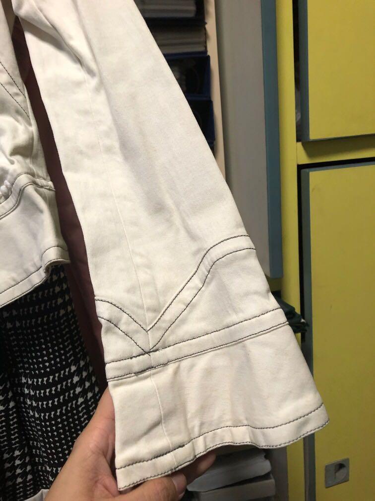 Off White jacket (Category: Coats, Jackets and Outerwear) located in Singapore. Submitted by shshng (Listing ID 259052588, Image 2). Description: Flattering cut with Unique with decorative piece in front and slight flared sleeves. Didn’t have a chance to wear it and now it can’t fit anymore. Available till 07Nov19.