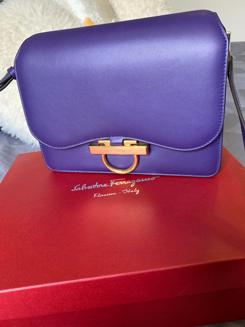 salvatore ferragamo joanne leather shoulder bag