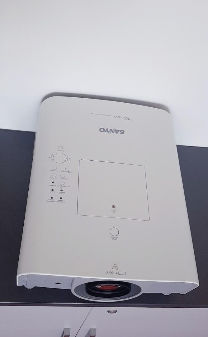 SANYO PRO xtraX MULTIVERSE PROJECTOR, PLCXT35, LUMENS 5000., Computers