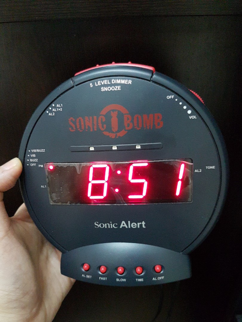 Sonic Bomb Alarm Clock w Bed Shaker, 傢俬＆家居, 浴室、廚房用品配件 Carousell
