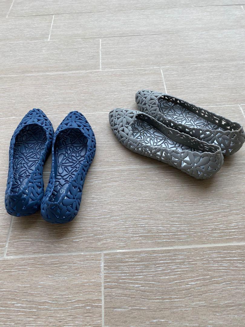 Waterproof flats (Category: Flats) located in Singapore. Submitted by matthew888 (Listing ID 259021237, Image 1). Description: $10 for both Wore less than 3 times.