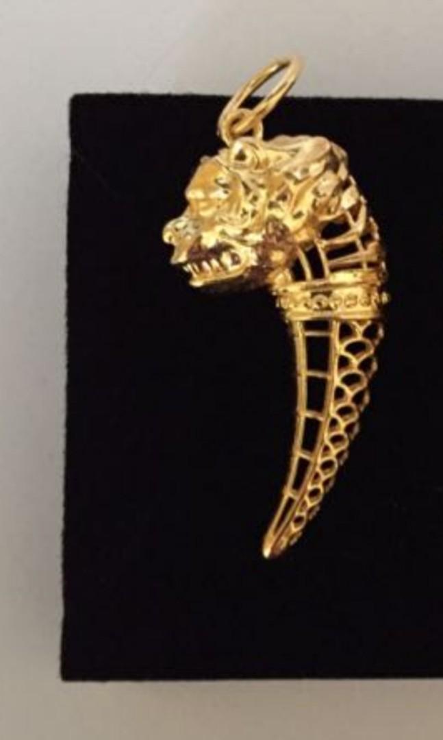 Gold chain with tiger teeth online