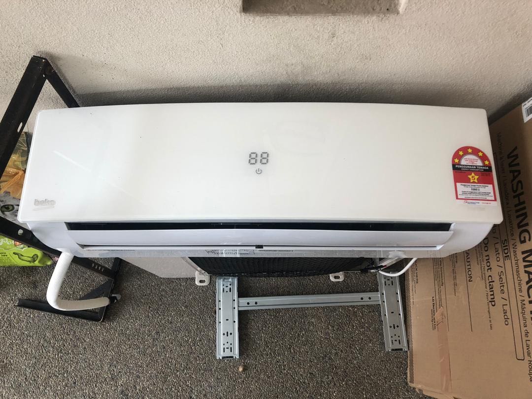 Aircond Beko, Furniture & Home Living, Home Decor, Curtains & Blinds on