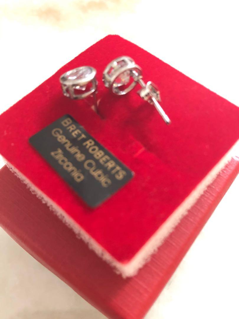 Genuine outlet cubic zirconia