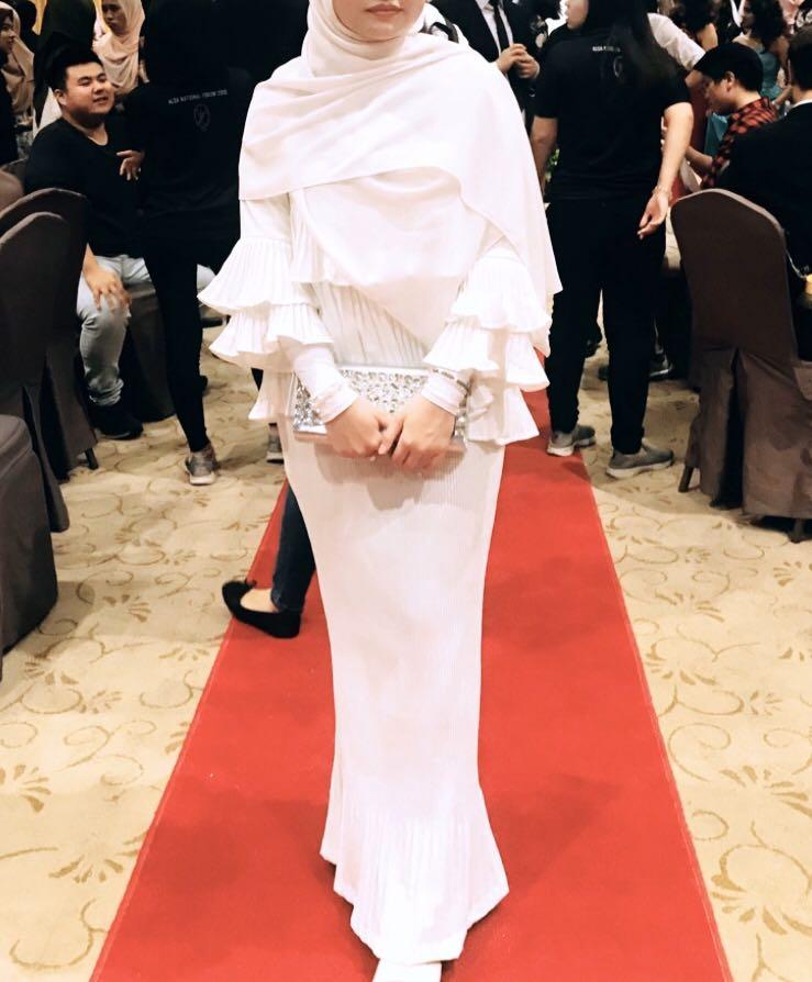 Dress Blouse Baju Kurung Putih Dinner, Women's Fashion, Muslimah Fashion,  Dresses on Carousell