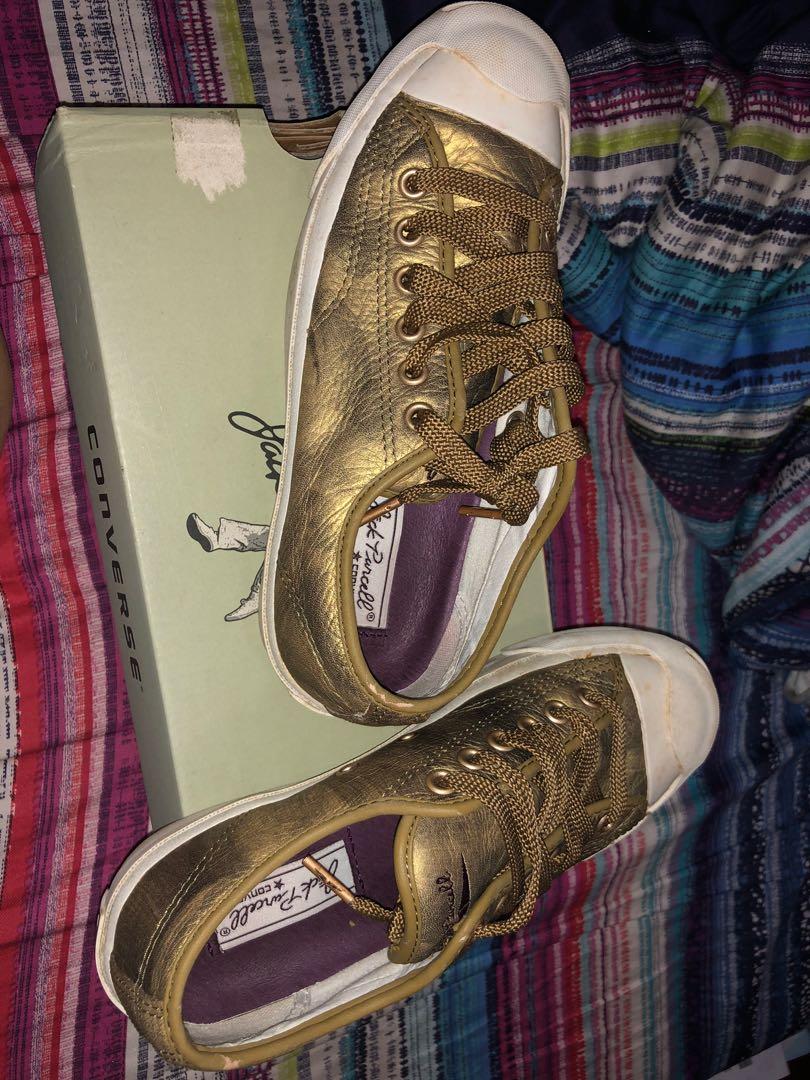 Jack parcel converse （分類：拖鞋）位於 Hong Kong。 由 raisin_bun 提交（商品編號 259126321，圖片 1）。簡介： 只係着過兩次，不過放得有點耐，有少少黃。。